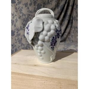 Elizabeth Arden Southern Heirlooms Grape Jar with Lid 1981